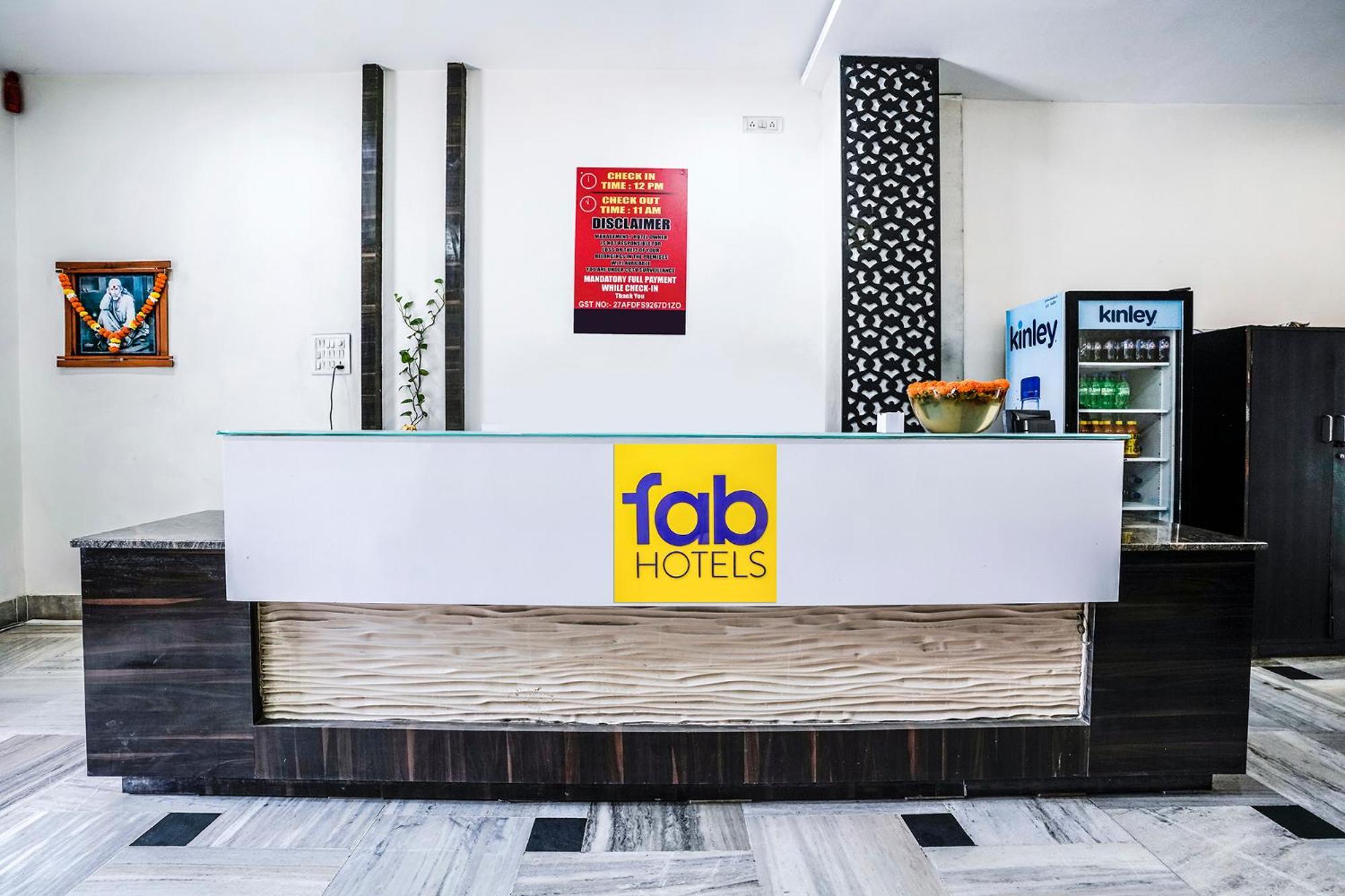 Fabexpress Raj Tourist Hotel Nashik Exterior photo