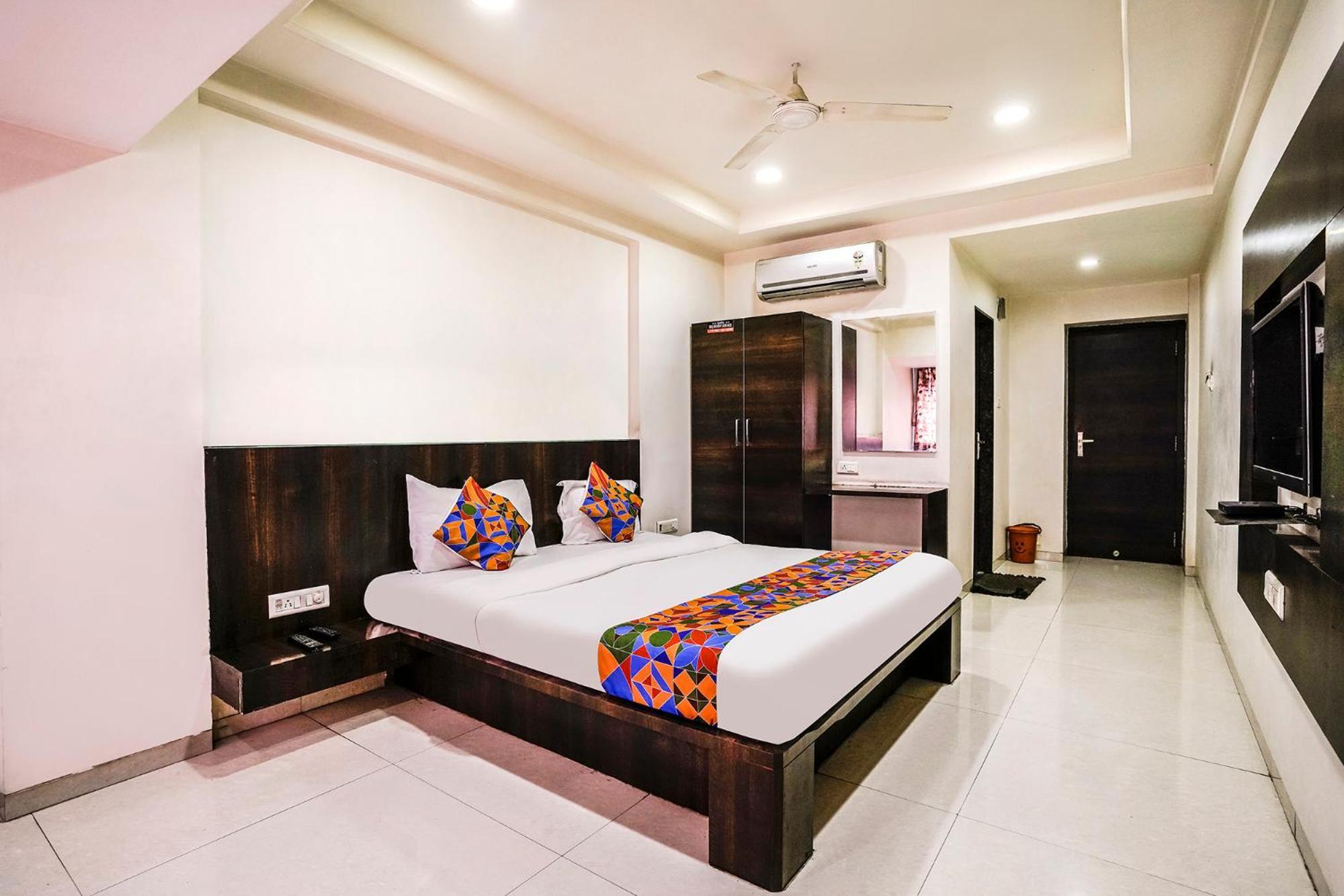 Fabexpress Raj Tourist Hotel Nashik Exterior photo