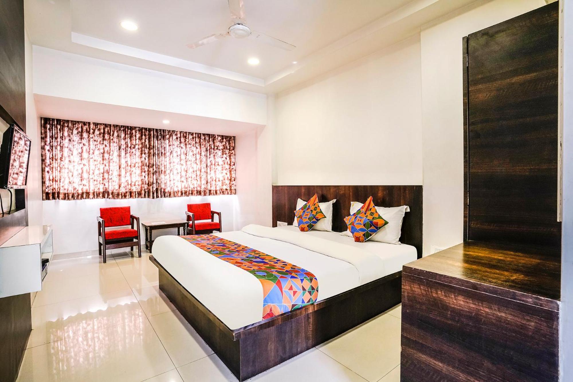 Fabexpress Raj Tourist Hotel Nashik Exterior photo