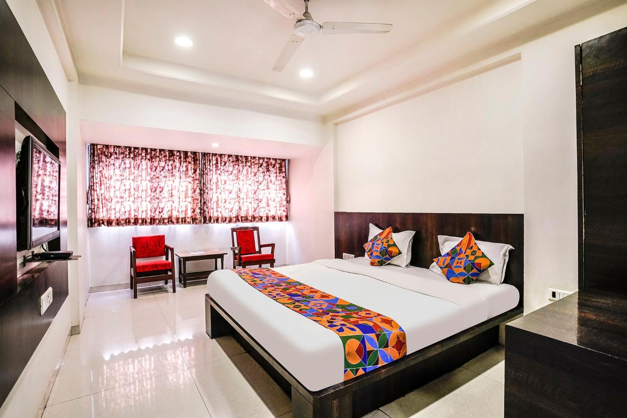 Fabexpress Raj Tourist Hotel Nashik Exterior photo